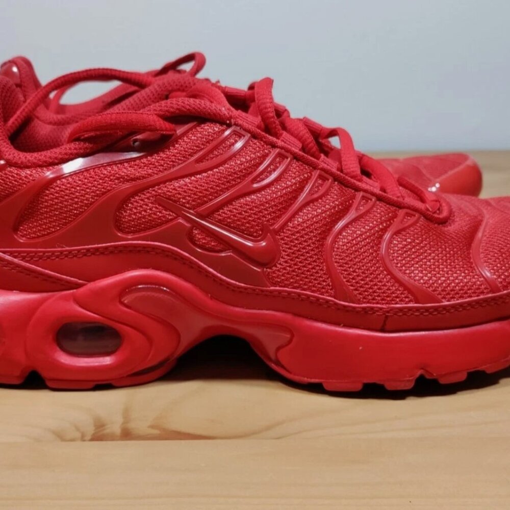 Nike Air Max Plus Triple Red GS TN, 6.5 Youth